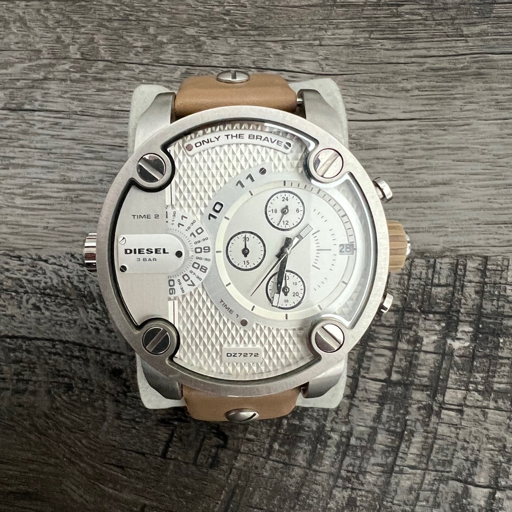 Diesel Men’s  DZ7272 Little Daddy SBA Oversized Silver Dial Watch